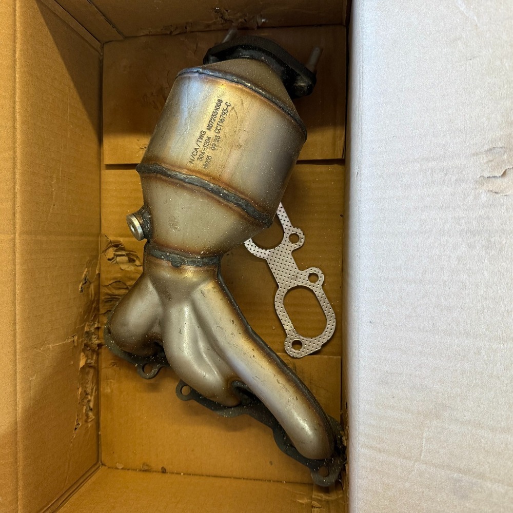 AP Premium Catalytic‎ Converter N072331008 CCT16793-C Exhaust Manifold